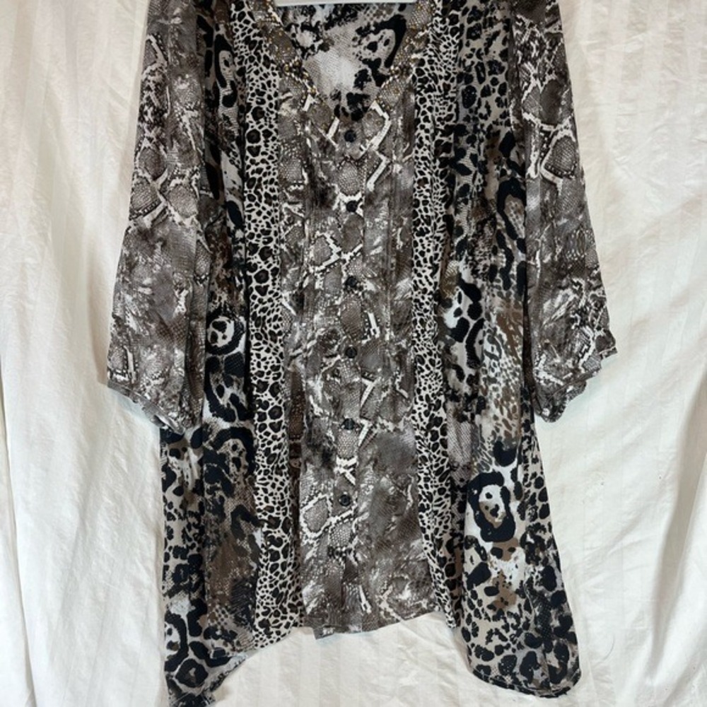 Notations Woman Animal Print V-Neck‎ Button Front Tunic Top 1X Brown Black